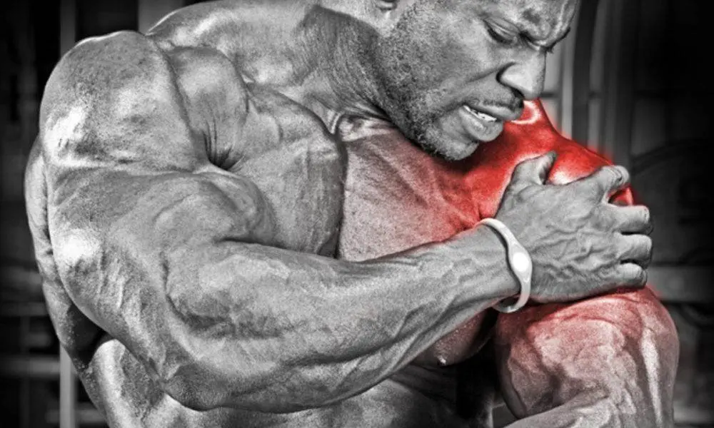 طريقة التخلص من آلام الكتف بالنسبة للاعب كمال الأجسام