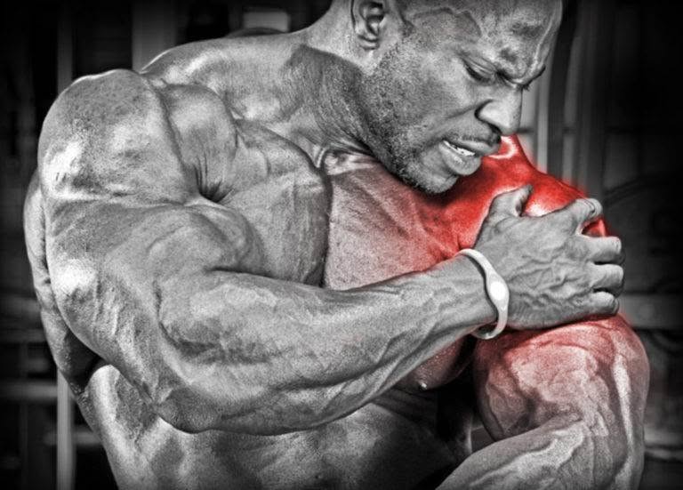 طريقة التخلص من آلام الكتف بالنسبة للاعب كمال الأجسام